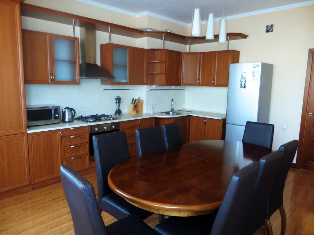 Bishkek House Apartament ภายนอก รูปภาพ