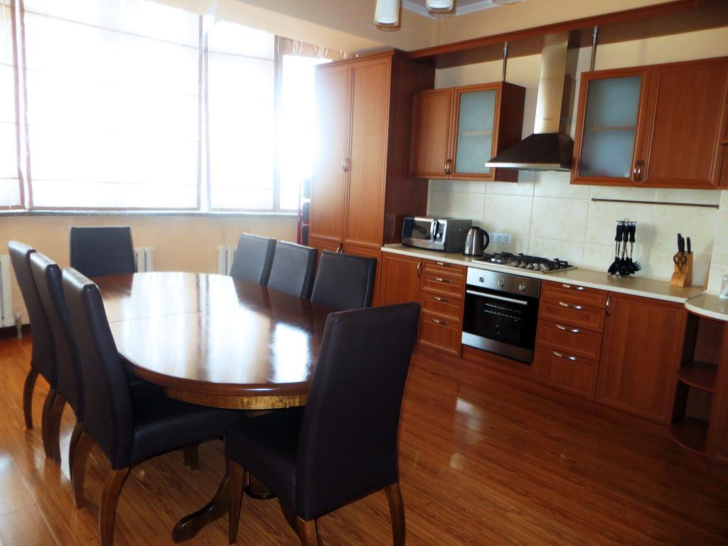Bishkek House Apartament ภายนอก รูปภาพ