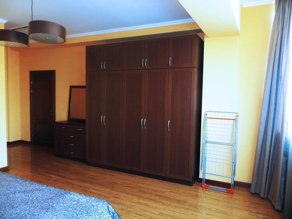 Bishkek House Apartament ภายนอก รูปภาพ