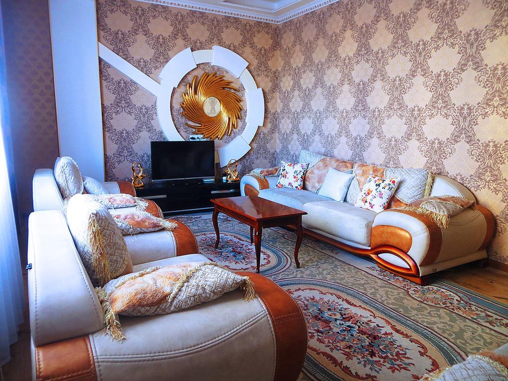 Bishkek House Apartament ภายนอก รูปภาพ