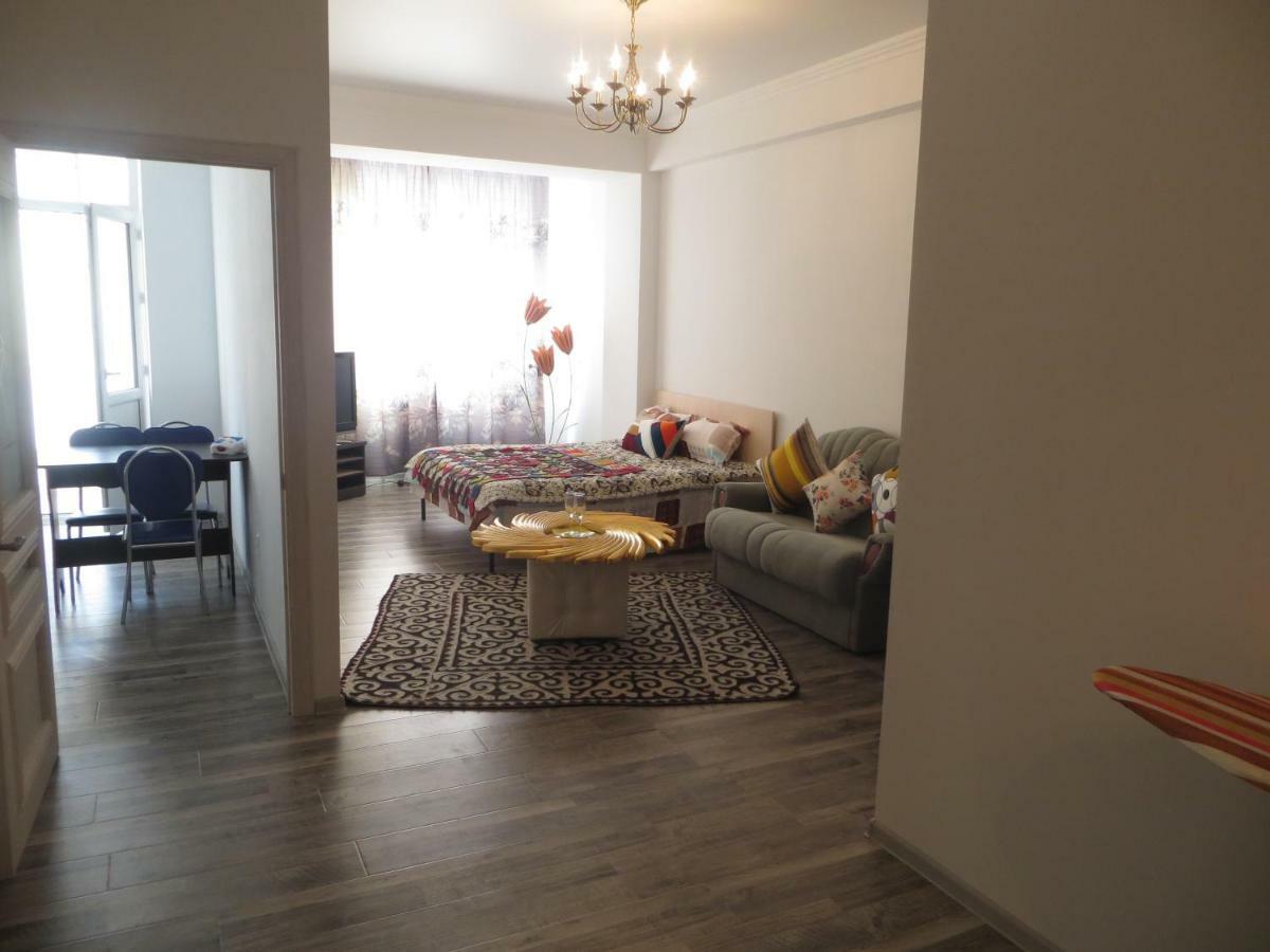 Bishkek House Apartament ภายนอก รูปภาพ